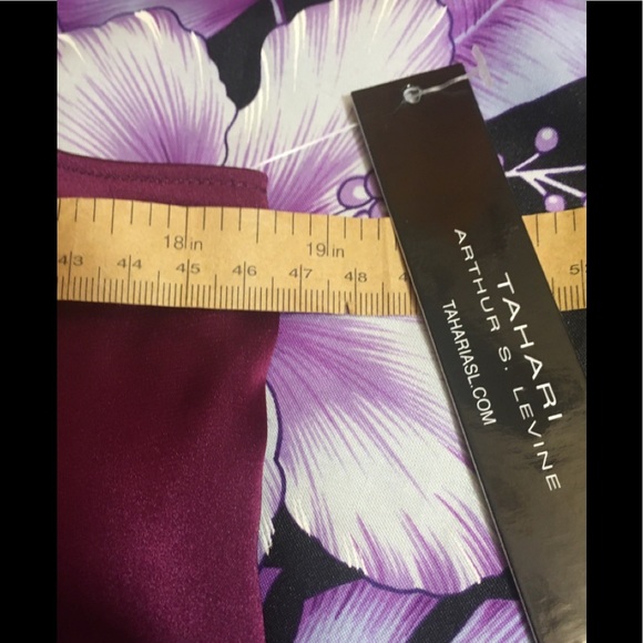 🍍 NWT Shiny V-Neck Sleeveless Blouse by Tahari ASL size XS - Picture 7 of 9